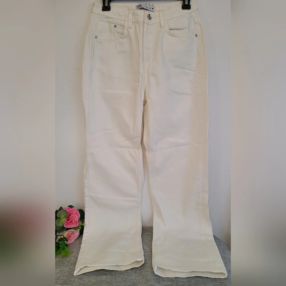 Zara Women's Jeans Size 2 US White High-rise Straight Leg Denim